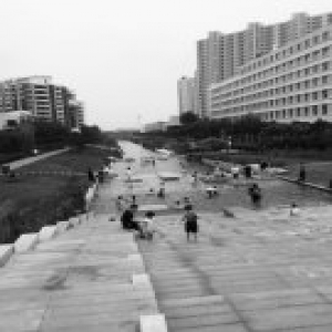 弘燕社区附近 萧太后河每晚多名孩童戏水太危险