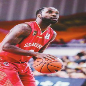 劳森“首秀”砍下28+7+5 山东男篮本土球员需提高担当力