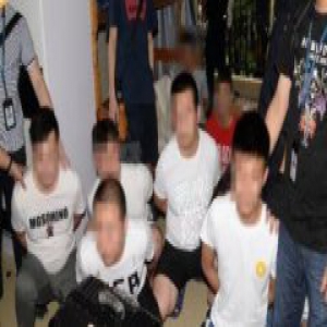 男子遇“套路贷”被索私密照 1万元半年“滚”成200万