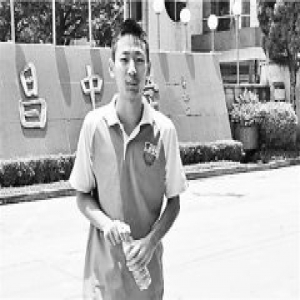 浙江丽水高考头名突发白血病 网友3小时筹80万