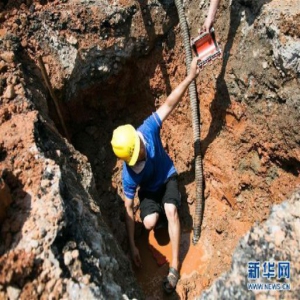 致敬，高温下那些坚守的身影