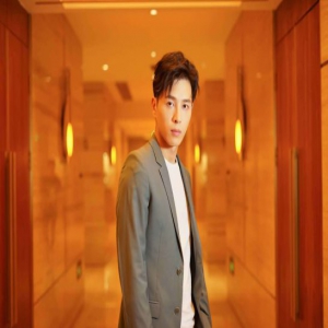 《标化人生》首发剧照 洪尧变身职场IT精英