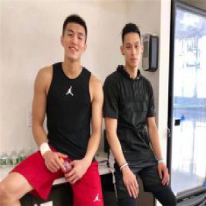 郭艾伦林书豪单挑 两人合体拍搞笑视频