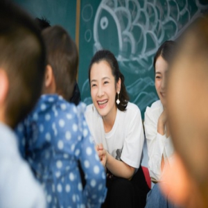 《我要和你在一起》剧组探访孤残儿童