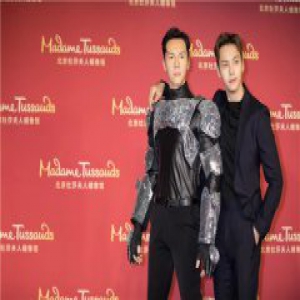 陈伟霆揭幕蜡像 以“战士”的经典造型入驻