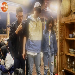 《向往的生活》魏大勋捏彭昱畅脸