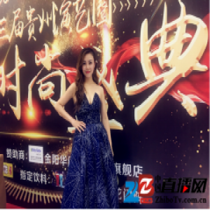 周融儿受邀出席时尚盛典 斩获“年度人气歌手”奖