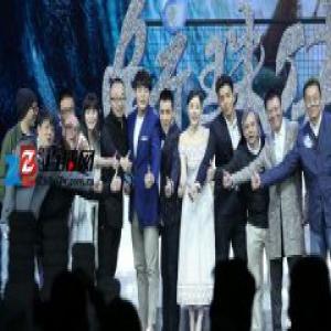 香港著名编剧张炭出席鲛珠传首映王俊凯被挡眼