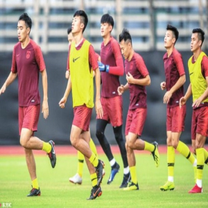 国足海口备战热身赛 面对弱旅也要“拼”字当头