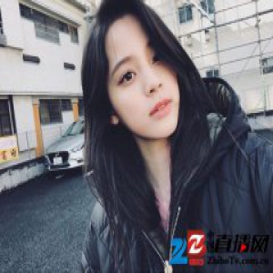 欧阳娜娜P图露馅了！身后栏杆快扭成了麻花