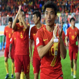 郑智已确认亚洲杯首战停赛，国足或采用四后卫