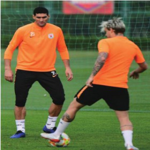 14日19:35山东鲁能VS重庆斯威！蒿俊闵留守广州 金敬道有望复出