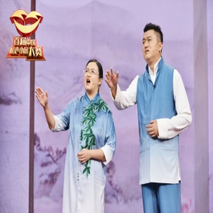 相声小品大赛博士夫妇说“公式相声” 评委：仍需加工