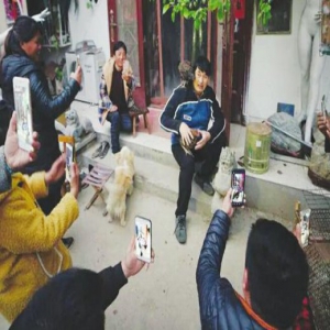 “大衣哥”朱之文：每天被直播的生活