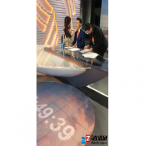 山东卫视颜值主播黄凯化妆时被拍 网友：好帅好帅