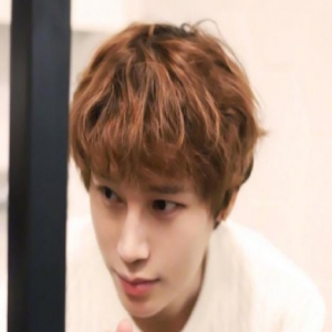 陈奕天参加公益地球知识大赛引点赞 昔日帅气运动写真展个性