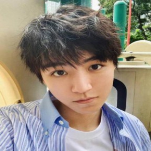 补考体育3000米 网友：认真的王俊凯有点帅