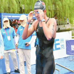 乘风破浪！全国马拉松游泳冠军赛 济南姑娘辛鑫夺冠