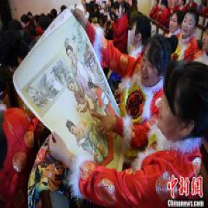 北京民众十渡重温老北京故事