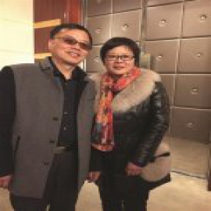 妻子捐出2/3肝脏救丈夫 携手庆祝结婚30周年