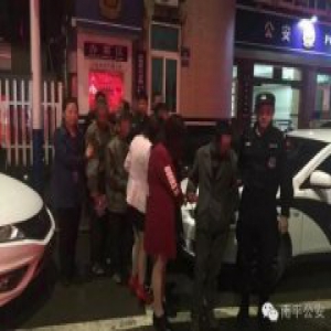福建警方“茶叶店”扫黄 现场抓4名男女