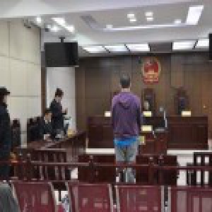 丈夫得知妻子遭强奸 持砖头打伤强奸犯获缓刑