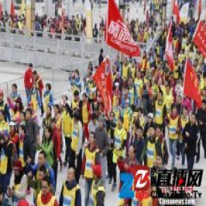 武汉举行木兰山登山节 7000多人参加快乐之旅