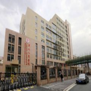 上海一整形医生被患者爆料行为不当：医生报警并启动调查