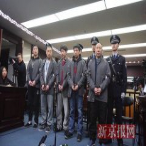 5人合谋将工友扔下楼 冒充家属骗索赔
