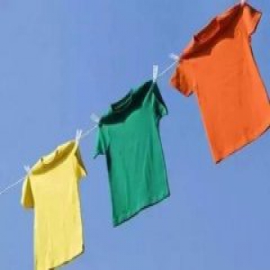 深色衣服脱色怎么办？这样洗，再也不怕衣服掉色啦！