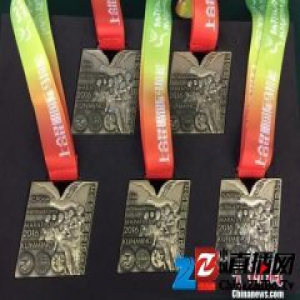 上合昆明国际马拉松赛奖牌亮相：红嘴鸥飞翔展示春城文化