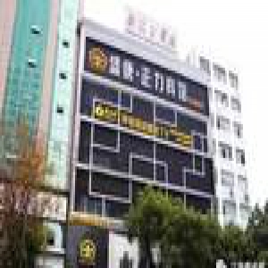 卖淫女遇扫黄被抓跪地求饶：我是来学按摩推拿的