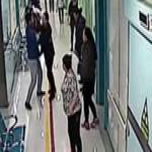大连：人还在抢救，殡葬公司为抢生意先打起来了