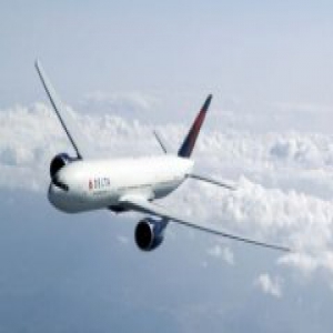 美国一航空客机未按指令穿越跑道 民航华东局约见