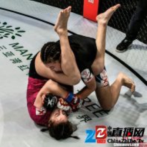 张伟丽成功卫冕昆仑决综合格斗女子草量级金腰带