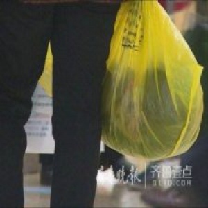 济南一的哥遭乘客捅伤脖子 抢救近10小时还未脱险