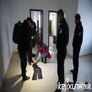 17岁男孩为摆脱传销组织寄血照求救 太恐怖了！