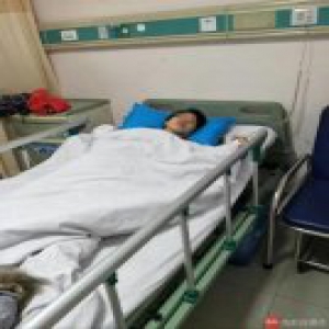 怀孕7月女医生抢救病人时遭捶打 致胎盘早剥