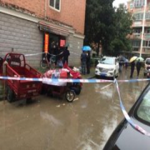 合肥一名流动摊贩刀捅2市场管理员 致1死1伤