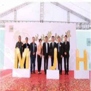 从此，艺起无界——满京华国际艺展中心的封顶仪式圆满举行