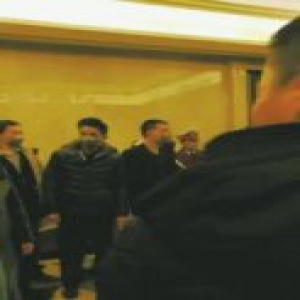 成都10余“口罩男”群殴众业主：物业公司4人被刑拘