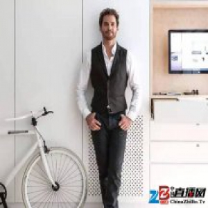 纯种高富帅失恋后搬进40㎡"小破房" 最后红遍纽约