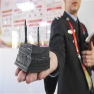 盗窃团伙胶皮钉扎车胎再偷财物 多针对独行女司机