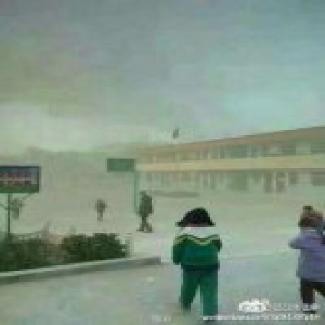 河南一小学遭工厂废气侵袭无法正常上课 回应：二氧化硫超标