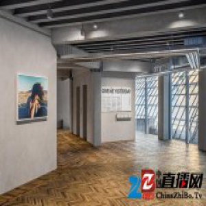 拍照是新时代的日记形式？Prada有个展探讨这个问题