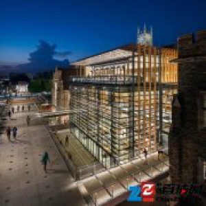 杜克大学这个大玻璃房,像是给学生搭了一个美食市集