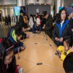 iPhone旅行记：从生产车间到零售店