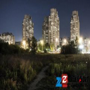 他相机里的贝尔格莱德,是一座看似怪诞的科幻之城