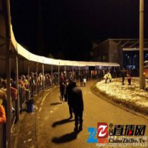 四川1景区被指上万人滞留山中 官方:已疏散完毕