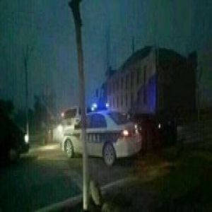 网曝陕西两地警方持枪对峙 一方鸣枪示警(图)